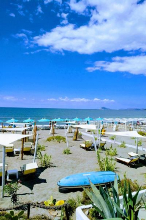 Отель Hotel Baron  Минтурно